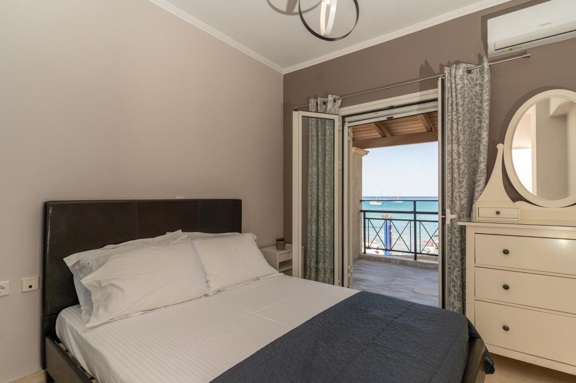 George Beachfront Apartments Lithakia  Eksteriør billede