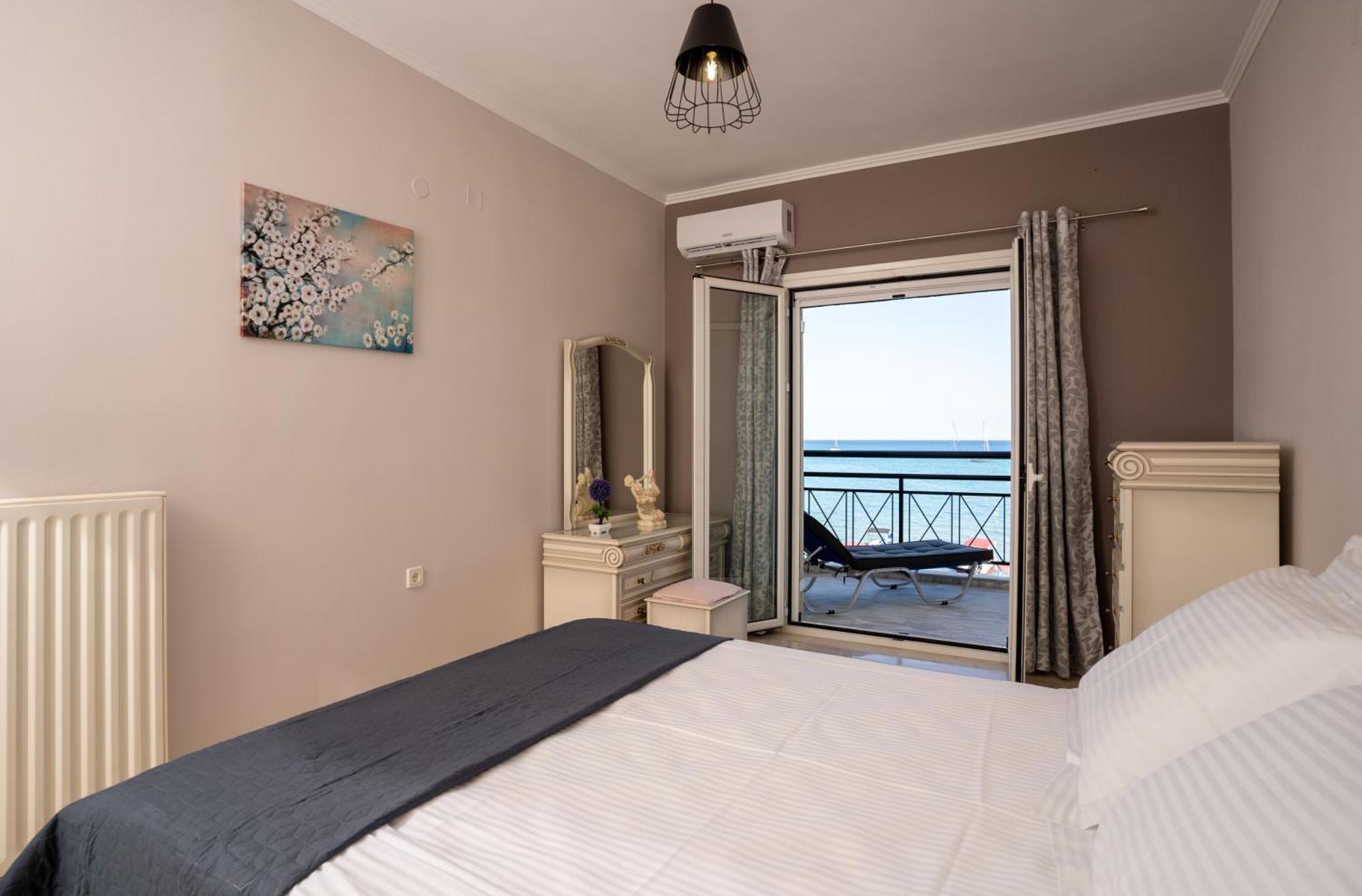 George Beachfront Apartments Lithakia  Eksteriør billede