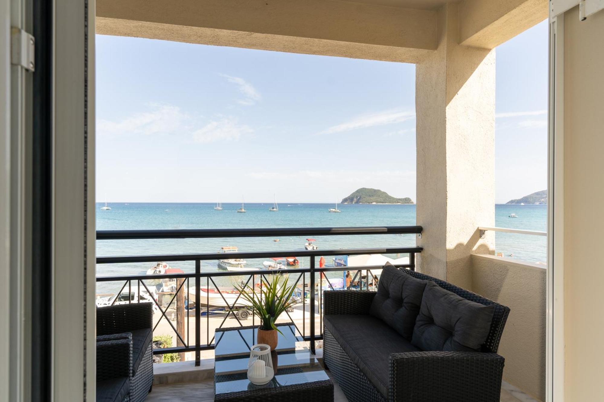 George Beachfront Apartments Lithakia  Eksteriør billede